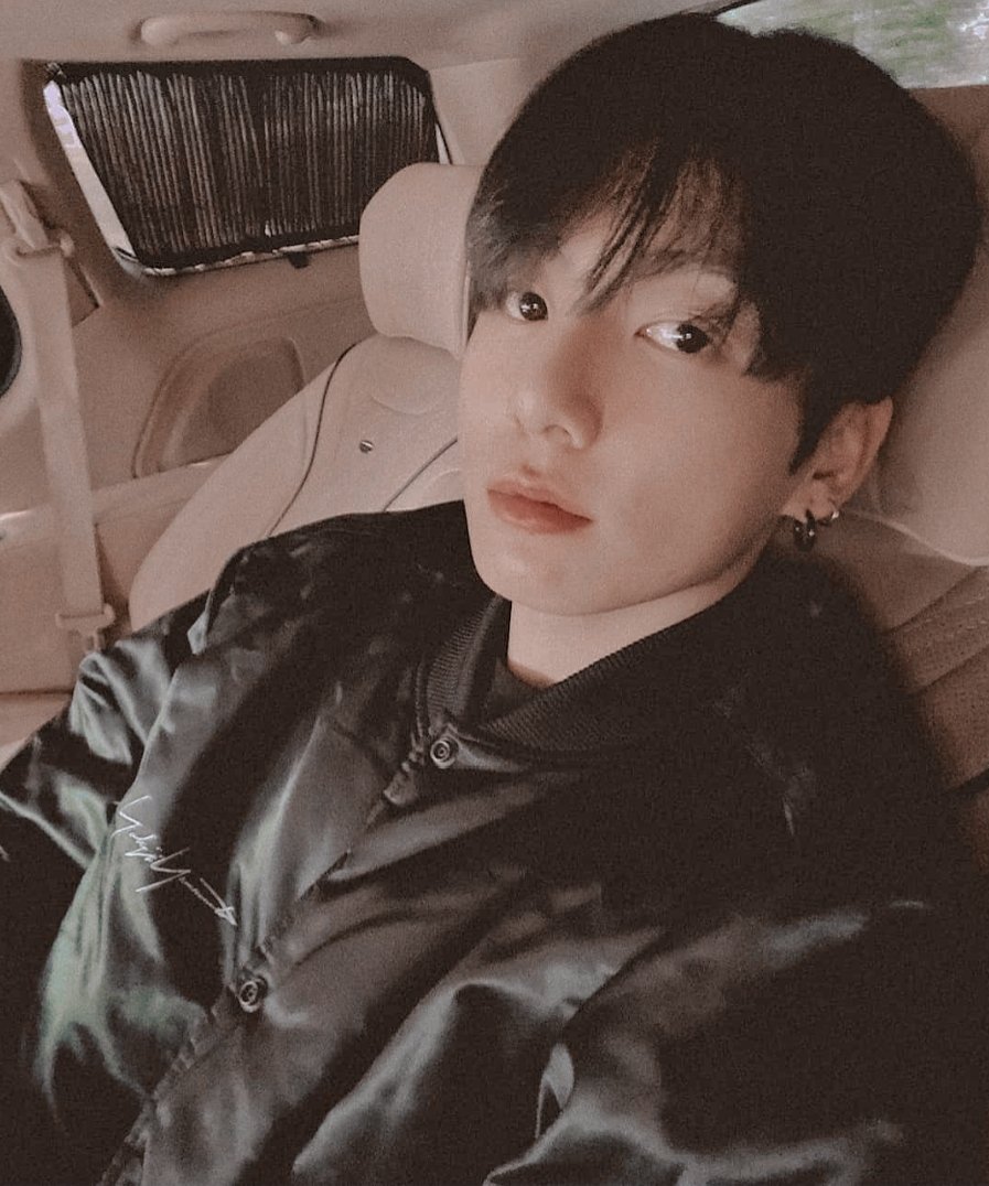 usoullme's tweet photo. Одна твоя селка убила больше людей чем коронавирус 
#jk #jungkook #JUNGKOOK @BTS_twt https://t.co/MCjn66qEjl