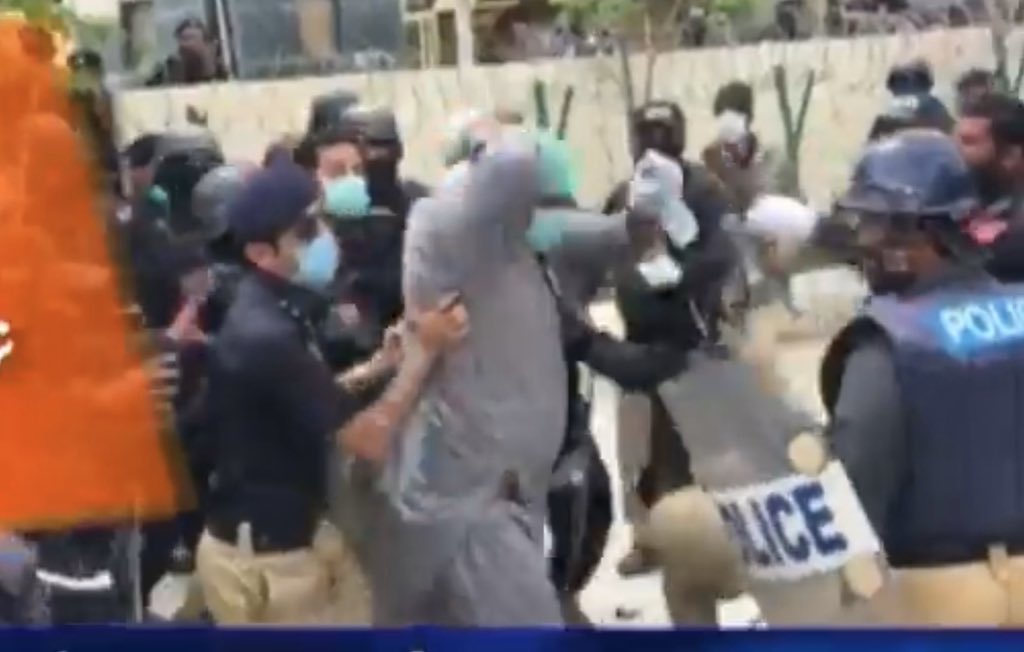 maheenig's tweet image. How devastatingly ironic that the entire world is lauding their medical staff for their tireless efforts right now and the Baluchistan police force is baton charging and arresting doctors and staff for protesting and demanding necessary medical supplies. #quettaprotest