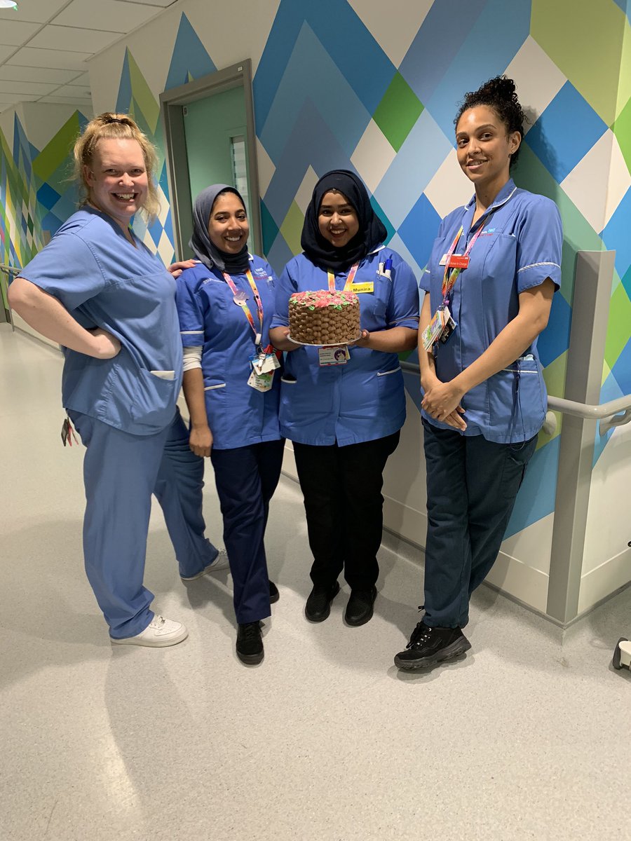 As a thank you for all your hard work through these troubling and stressful times a basket of flowers cake for my lovely colleagues/ work family. Enjoy 💙 <a href="/BakahJosephine/">Josephine Bakah</a> @victoriaturone <a href="/FrewinDonna/">Donna Jenkinson</a> <a href="/RahmanHameeda/">HameedaRahman</a> <a href="/fudgekin89/">Farzana Mirza</a> @NewhamHospital @NnamdiIwereb