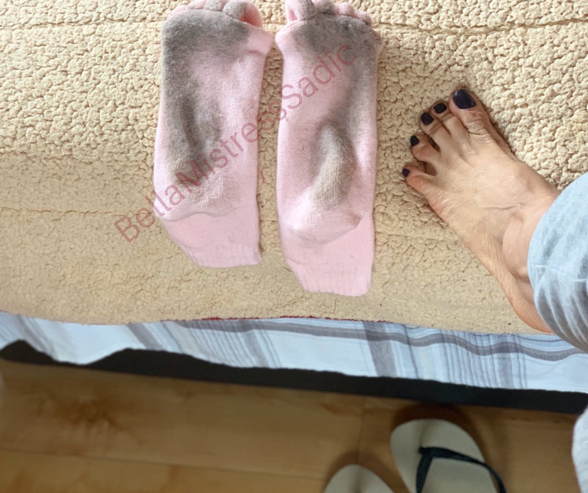 ImperatrizBella's tweet photo. If the photos transmitted smells ...
#feets #footfetishnation #beautyfeet #bellamistresssadic #feetdomination #femalesupremacy #submisse #smellyfeet #toejan #wellwornsocks https://t.co/el7zXFldT6