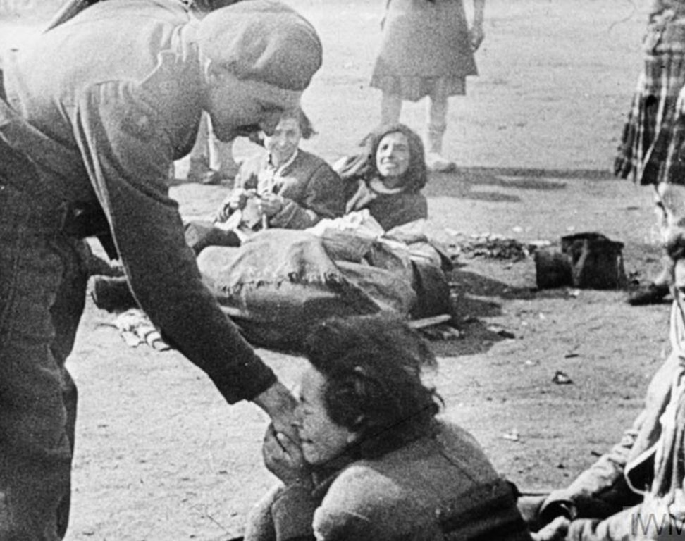 UCL_Holocaust's tweet photo. In the ‘Remembering Bergen-Belsen: Images &amp; representation’ materials, available via https://t.co/rg4dHgFb5R, the sessions provide opportunities to explore Bergen-Belsen through images carefully selected from the work of the @BritishArmy Film &amp; Photographic Unit (AFPU). 1/2 https://t.co/YJ19Q9MSZU