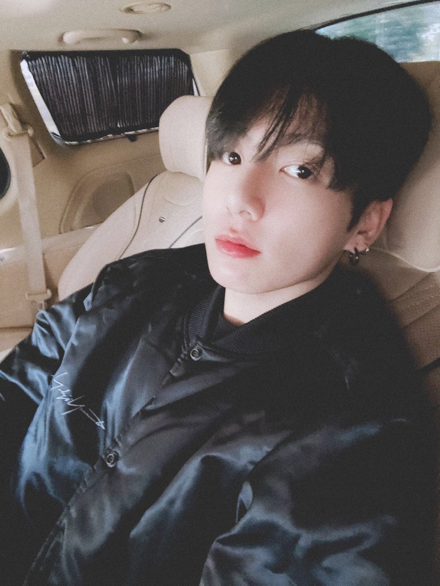 jeonfolders's tweet photo. [INFO] After his post in weverse, Jungkook is currently trending in 44 countries &amp; worldwide at #28 within 30 minutes!✨ https://t.co/SOhfzdFtG4