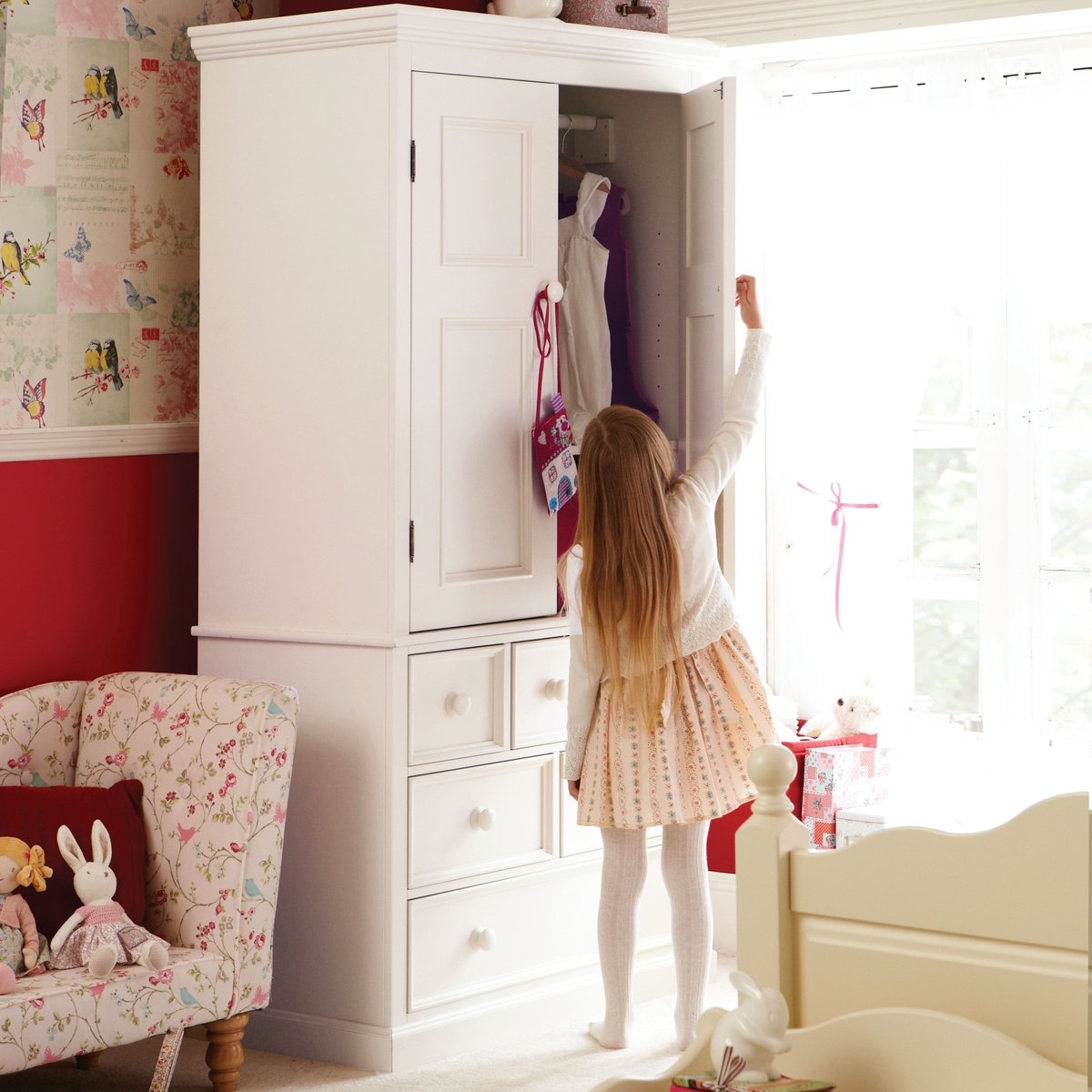 aspaceforkids's tweet image. Have you seen? We&apos;ve teamed up with Ann from @rainbowsaretoobeautiful 🌈, who has written a lovely guest blog for National Autism Awareness Month! aspace.co.uk/journal/decora…