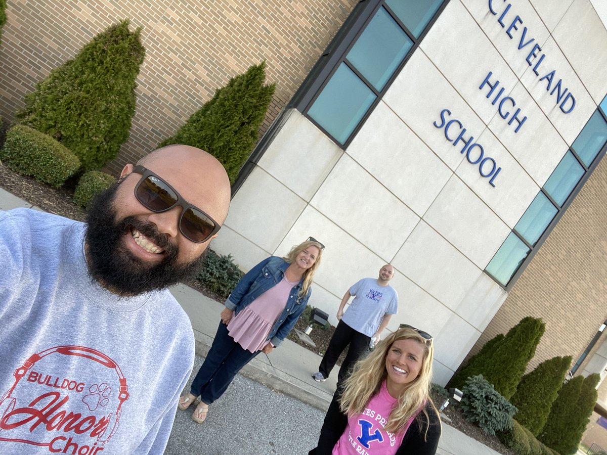 RondaPhillips's tweet image. Ready to hand out some lunches and breakfast to some families #Risecleveland #CCSathomelearning