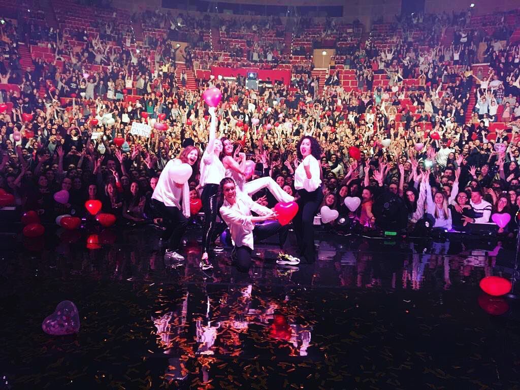 onaimejenifer's tweet photo. Souvenirs de @jeniferofficiel les 5 et 6 avril 2019 à @villedelyon et #Annecy pour les deux dernières date de la vague #ProcheEtIntime de sa #NouvellePage2Tournées ❤️
Qui y était ? https://t.co/bT4VulUAYJ