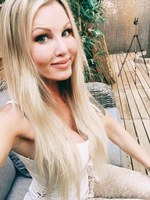 Hur v&auml;l k&auml;nner du mig? Klicka p&aring; l&auml;nken &amp; se om du kan svaret😄 https://t.co/QvOGX4OveU https://t.co/
