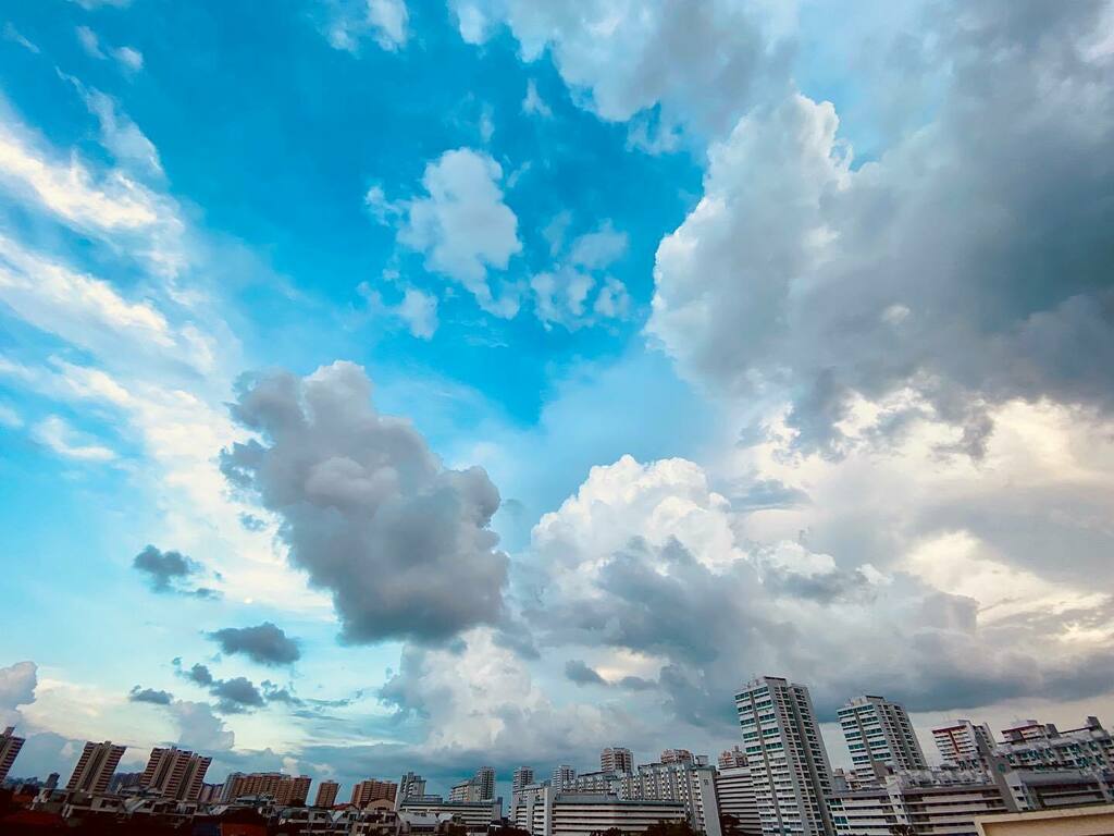 yellowestboy's tweet photo. I do love a good sky of clouds https://t.co/4RKkRar7NQ https://t.co/dRgCDVunge