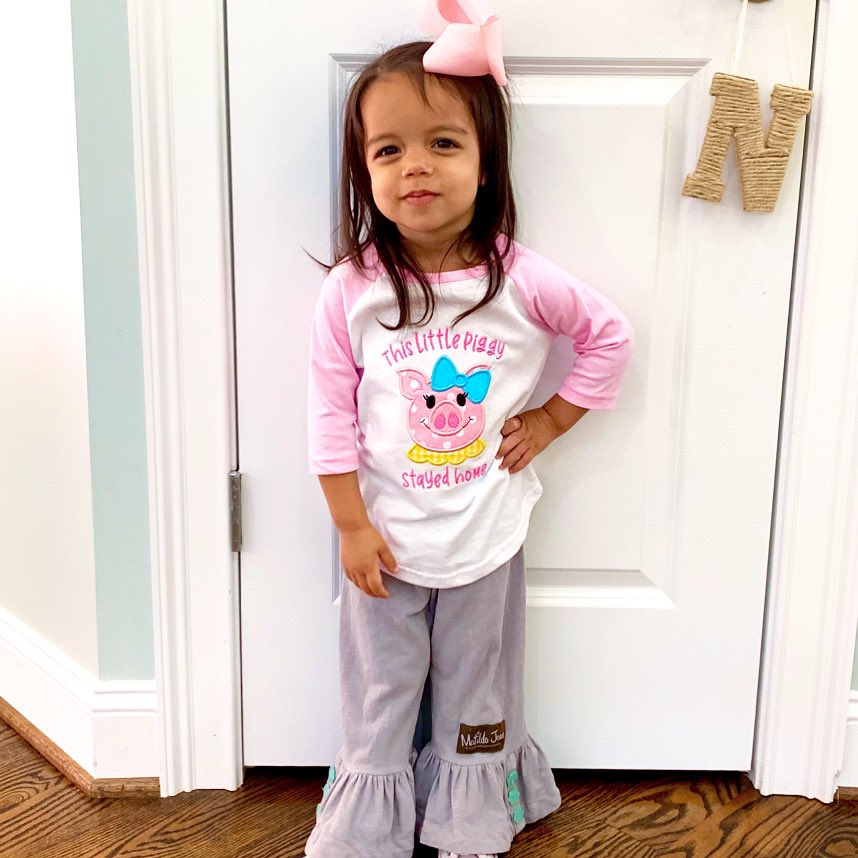 She’s the cutest little piggy that stayed home! 🐷🏡💖#coronaquarantine2020 #penelopejaymes