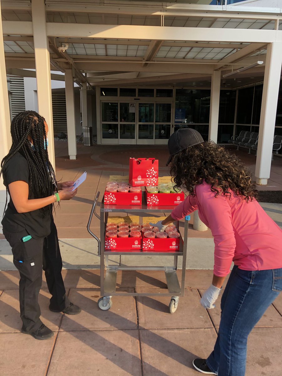 JackandJillAMV's tweet photo. We partnered with Edible Arrangements in Springfield to deliver smoothies and fruit cups to medical staff caring for COVID-19 patients yesterday. We are extremely grateful for all healthcare workers fighting this pandemic. #jackandjillinc #HealthcareHeroes https://t.co/pn7KDa7kAK
