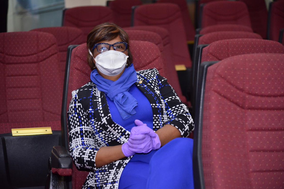 Este lunes 6 de abril, senadores <a href="/SenadorDionisSn/">Dionis Sánchez</a> y <a href="/amarilissantana/">Amarilis Santana</a>  introducen proyecto modificación Ley 87-01, para que el trabajador pueda usar el 20% de ahorros en los Fondos de Pensiones, debido al estado de excepción que se vive por  @COVID_19RD <a href="/TSSDOM/">Tesorería de la Seguridad Social Rep. Dominicana</a> <a href="/PresidenciaRD/">Presidencia de la República Dominicana</a>