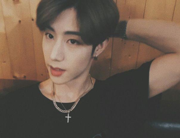 Daniela040600's tweet photo. ~IGOT7 Selca Day~💚
#igot7selcaday
#ahgaseselcaday 
#GOT7_NOTBYTHEMOON 
#GOT7_DYE 
#GOT7 
@GOT7Official https://t.co/jJ8DcD0XAE