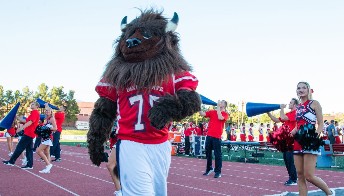 UtahTech_Sports's tweet photo. Happy Birthday Big Fella!!! #DixieBlazers #DWeek2020 https://t.co/xo4sYWx462