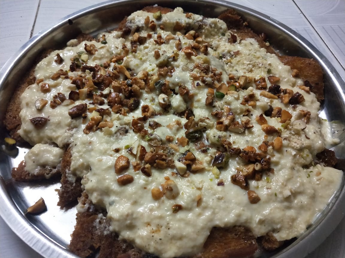 EccentricSachin's tweet photo. 15 days of discipline = four slices of 'double ka meetha'.

Was feeling particularly courageous today.

#QuarantineActivities 
#curfewcooking https://t.co/rHULRIFirP