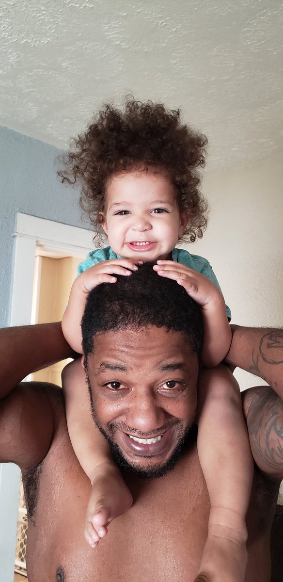HayBishh's tweet photo. 1 yr difference in the fros 😎 https://t.co/oq4zN8kd1C
