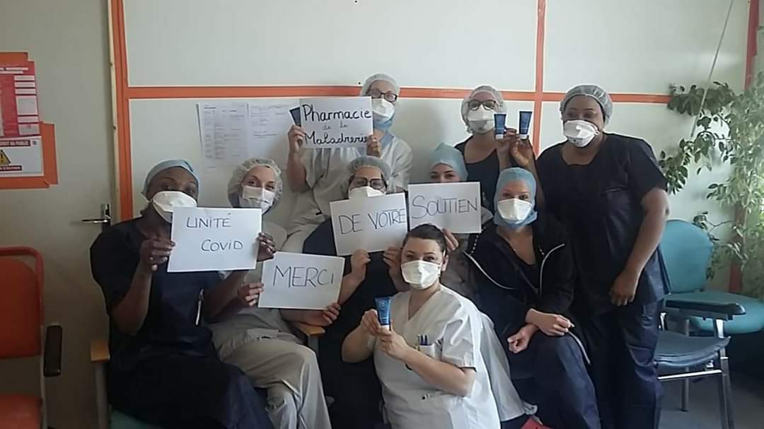 PoissyDemain's tweet photo. Nos livraisons continuent à l'#hôpital de #Poissy, dans les différents services ! 
Un immense merci aux commerces qui continuent leurs dons. 
N'oubliez pas, pour participer, ça se passe ici : https://t.co/6yyUT1YWkP #CoronavirusFrance https://t.co/GOPjbhea33