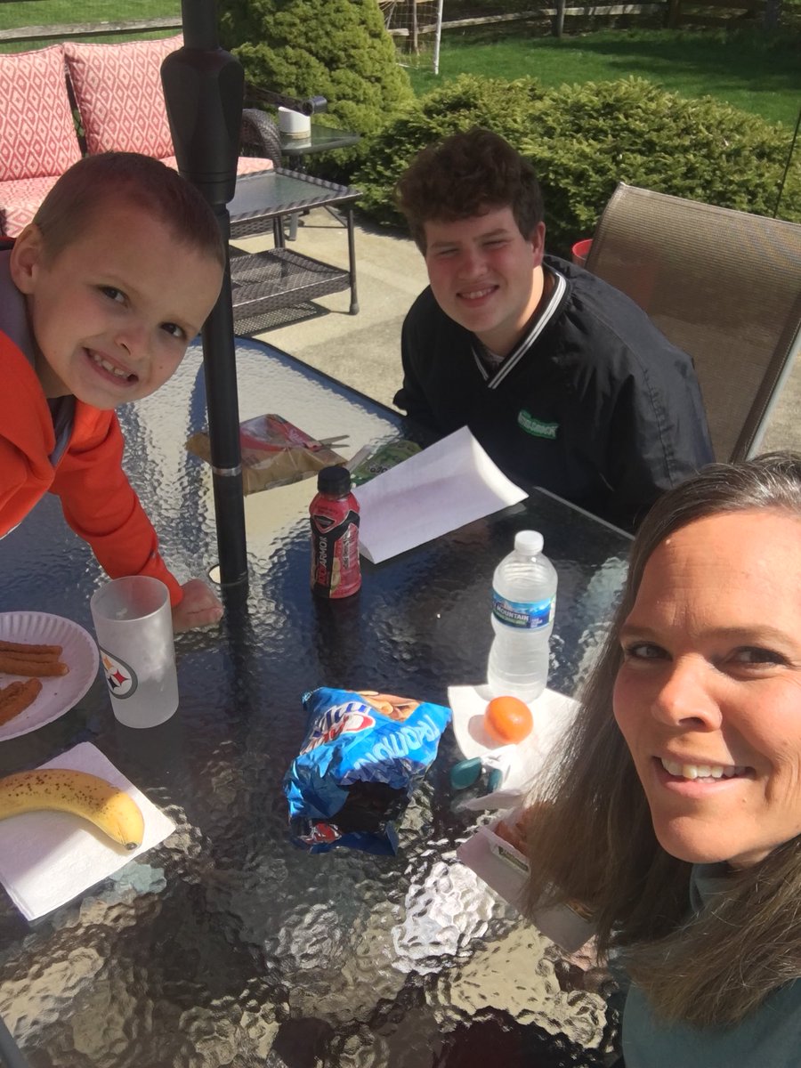 pricestacie4's tweet photo. Outdoor lunch with my favorite coworkers after a productive morning of online learning! #Masonmoment https://t.co/6jaLNbmyds