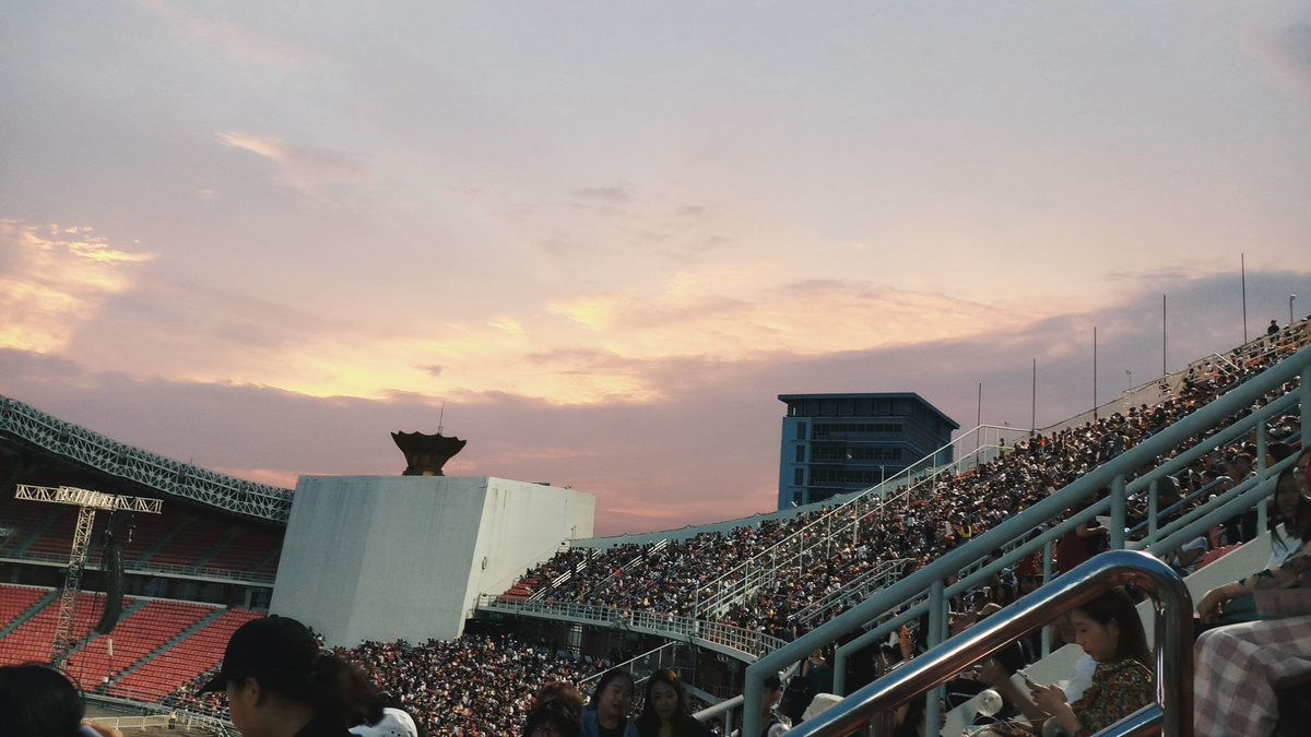 mintnylee's tweet photo. 6.7 Apirl 2019

My Good Time 💜
#HappyAnniversaryLYS_BKK https://t.co/D5Wwq7Ak9S
