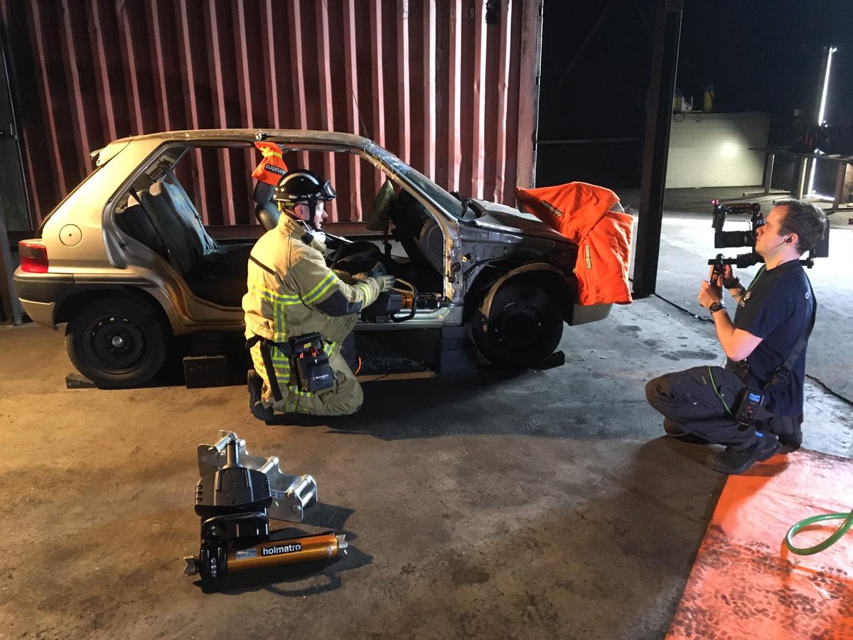 Vandaag voorbereiding getroffen voor de live uitzending over #kniptechnieken bij THV. Aanstaande woensdagavond 20.00 uur live op ons youtube-kanaal <a href="/BrandweerZHZ/">Brandweer Zuid-Holland Zuid</a> #webinarZHZ