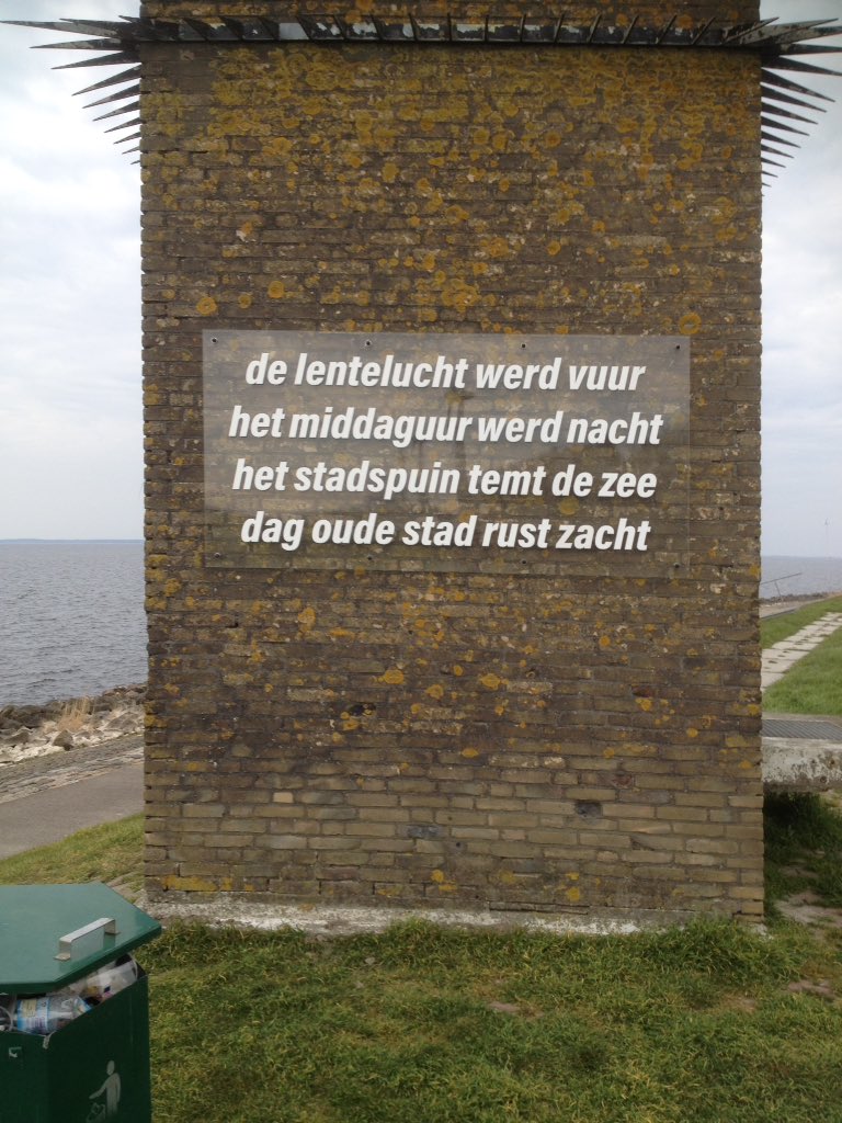 hanscrebas's tweet photo. Gedenkplaat bij Rotterdamse Hoek in #Noordoostpolder halverwege #Urk en #Lemmer waar  puin van de gebombardeerde binnenstad van #Rotterdam in de Westermeerdijk ligt. #75jaarvrijheid https://t.co/up1d8rhhnf