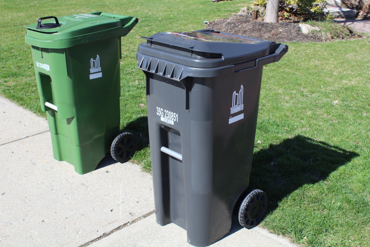 City of Toronto on Twitter "Please dispose of masks, gloves, wipes, tissues/napkins/paper