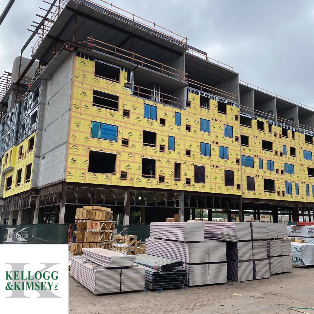MidtownTampa's tweet photo. Teams at Midtown Tampa are working to keep construction on schedule for a 2021 opening. We’re proud to have such dedicated teams helping Midtown Tampa come to life. We can’t thank you enough Barr & Barr, Kellogg & Kimsey, Inc. & @summit_con
#MidtownTampa #2021 #MakingMidtown https://t.co/t7FZaIL3PK
