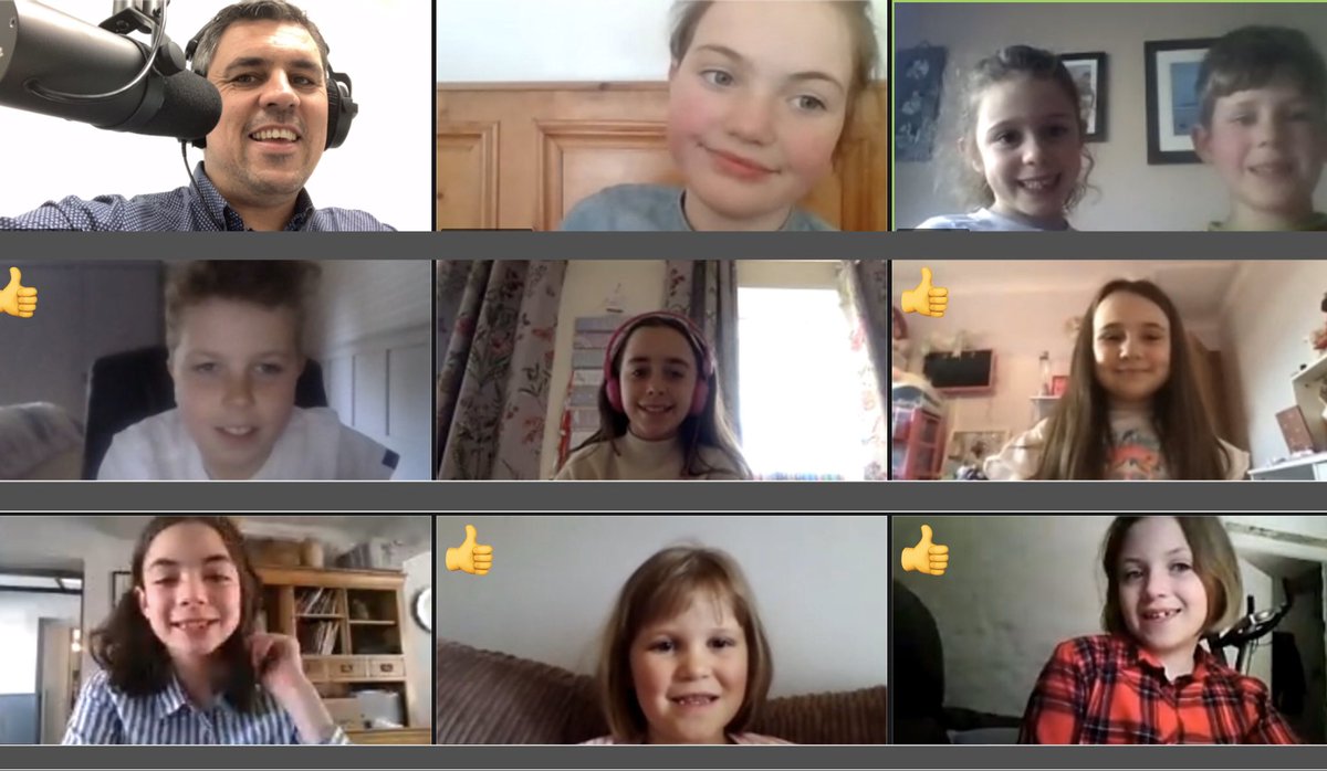 Stiwdiobox's tweet photo. Wedi joio gyda’r criw yma heddi yn cynnal #GweithdyRadio #Rhithiol 💻 🎙🎧🎶 Diolch i @MenterGSG a @CarmsCouncil Cofiwch wrando am 6 heno ar @cymrufm https://t.co/qQKMXSzLXJ