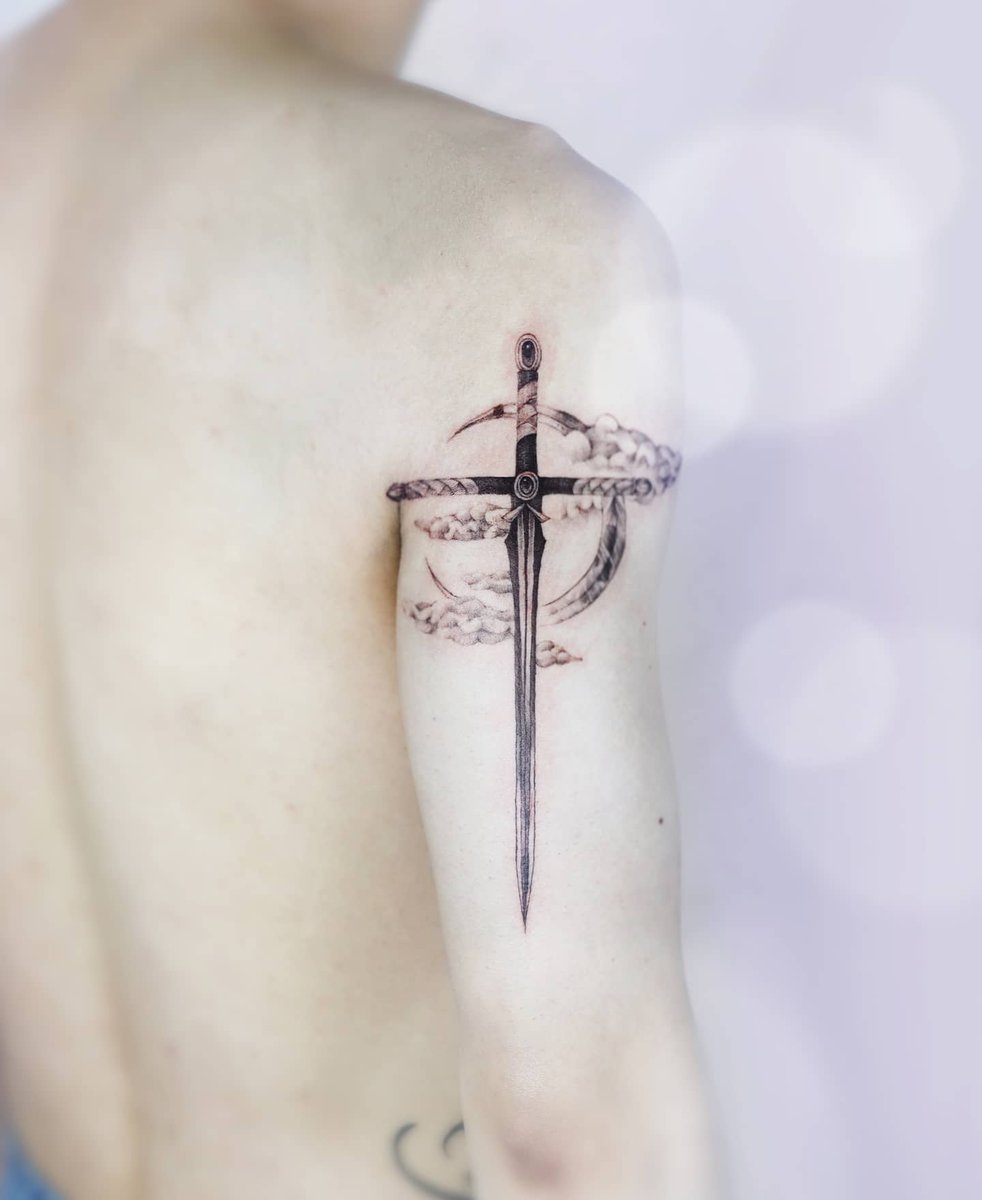 남성분께 감성타투를 드려 행복했습니다 🌸신체 굴곡에 의해 휘어보일 수 있습니다 :) ♡it looks curved by body  flexion🎁 to man #타투 #십자가타투 #검타투 #꽃타투 #홍대타투 #벚꽃타투 #여자팔타투 #여자타투 #칼타투 #팔타투  #남자타투 #남자팔타투 #팔타투 #, image size:982x1200