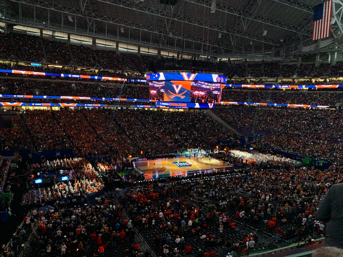 1 year ago today (4/6/2019), the  @UVAMensHoops team faced Auburn at  @usbankstadium -  #GoHoos’ first  #FinalFour game in 35 years.Here’s a photo of how it looked at the start. As for the finish? More to come... http://wtkr.com/sports   @WTKR3
