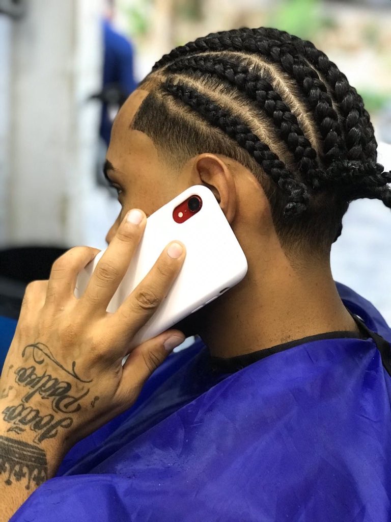 geelereal's tweet photo. Esquece, amigo da aula nos cortes ✂️ https://t.co/jnPzAmDk9c