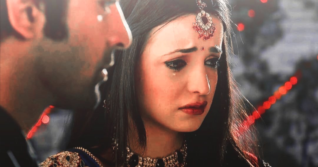 And His Blackmailing starts P.S- It is one of my favorite looks of Khushi.. She looked so beautiful  #BarunSobti  #SanayaIrani  #IPKKND  #Arshi