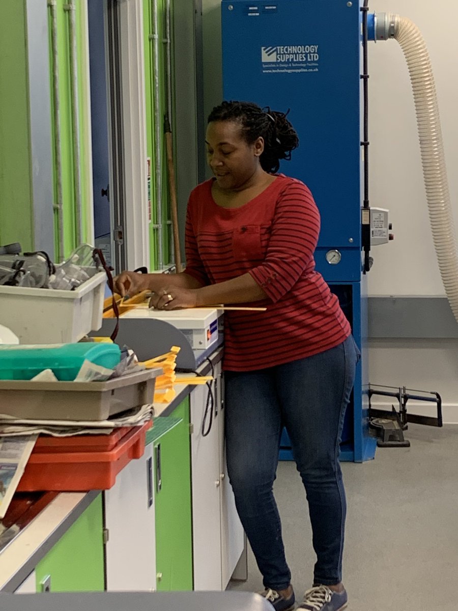 lutoncouncil's tweet image. An incredible gesture and top quality work from the amazing staff and pupils @AshcroftHigh 👏😘

They have made vital protective headgear to keep our social workers safe while we wait for a delivery from the government for PPE m.luton.gov.uk/Page/Show/news…