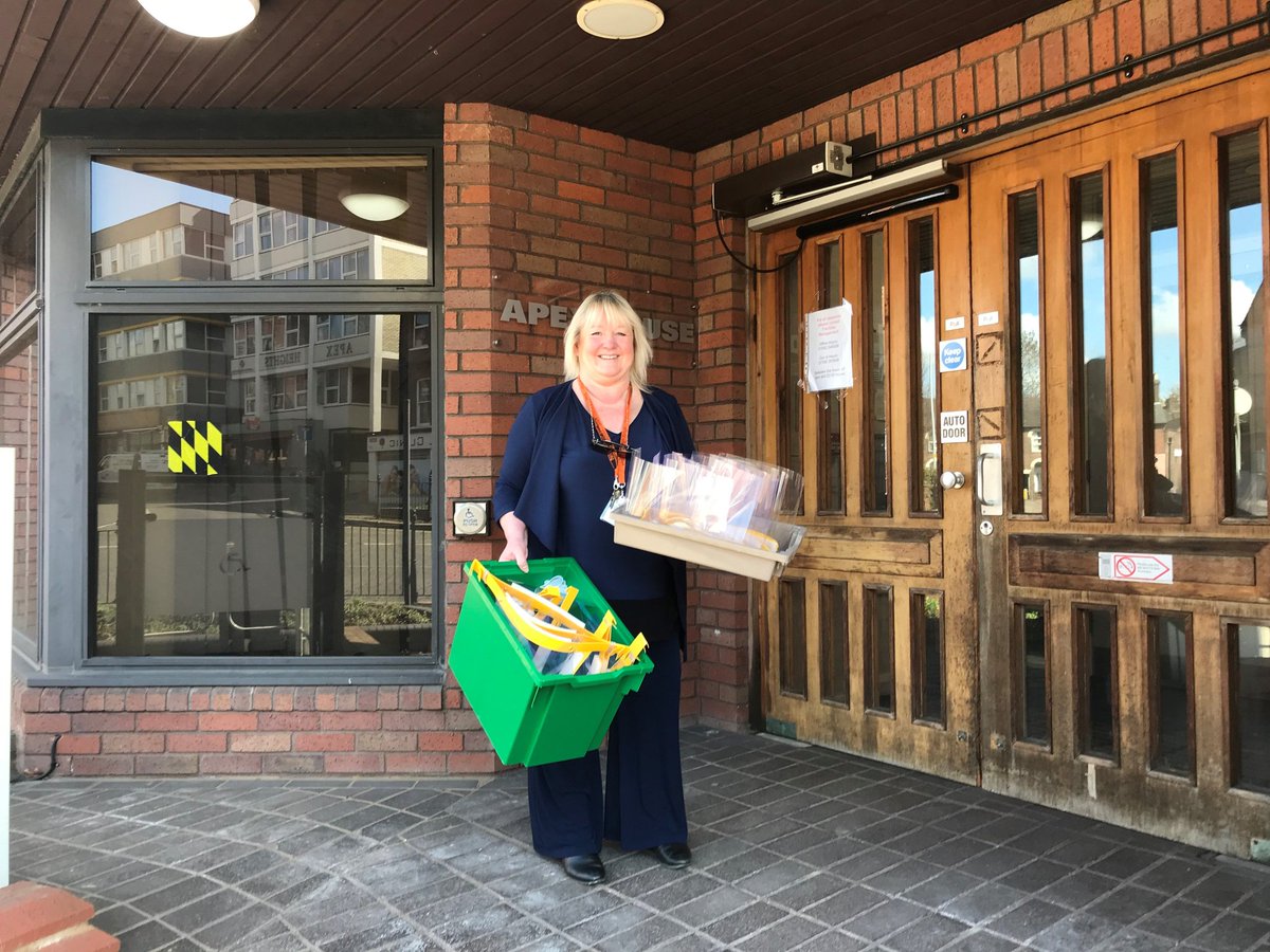 lutoncouncil's tweet image. An incredible gesture and top quality work from the amazing staff and pupils @AshcroftHigh 👏😘

They have made vital protective headgear to keep our social workers safe while we wait for a delivery from the government for PPE m.luton.gov.uk/Page/Show/news…