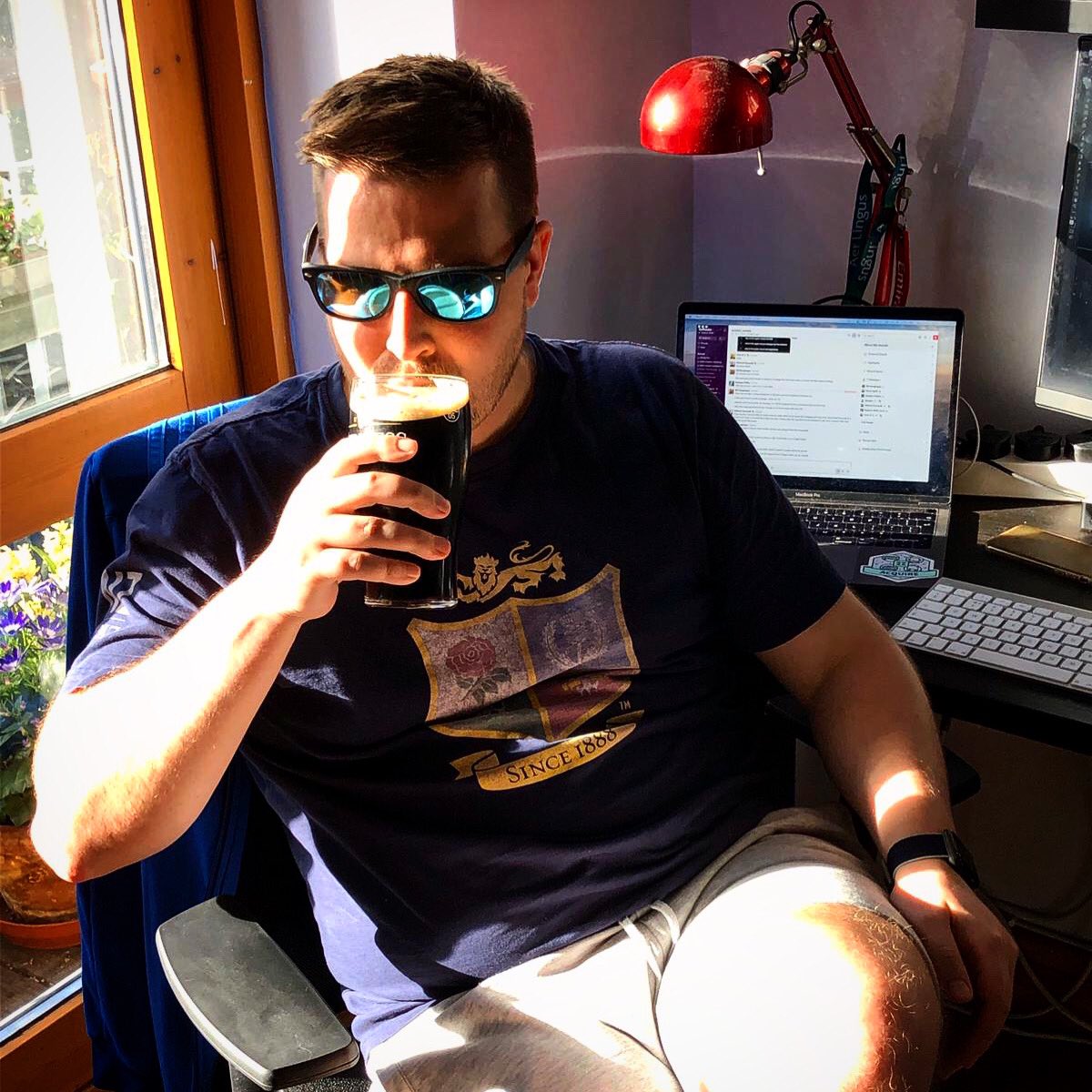 WillStep09's tweet image. Sun shining on the desk = 🍺 🕰