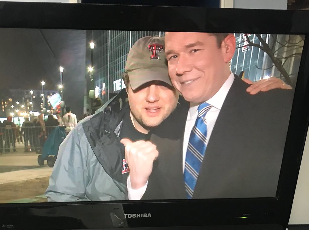 On  #FinalFour Saturday, I ran into 2 fine men with deep ties to  @TexasTech:  @wdavidcaldwell &  @PatrickMahomes. But only 1 of them tried to get on-air during our postgame live shots. (Spoiler alert: it was my college roommate & NOT the  #SuperBowl MVP.) http://wtkr.com/sports 