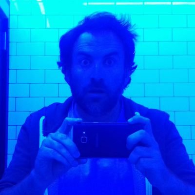 Chaque jour pendant le #confinement un membre de l'équipe partage un souvenir lié au théâtre
#ConfinementJour21
@axelit0 nous lit un extrait de la pièce de Annick Lefebvre  "Les barbelés" joué <a href="/lacolline_tn/">La Colline</a> fin 2017

youtu.be/3w1F3uN4W64