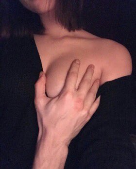 nude_merkezi's tweet photo. Şöyle memesini avuçlayabileceğim bir kız😍😍😍 https://t.co/19uuH6JhIa