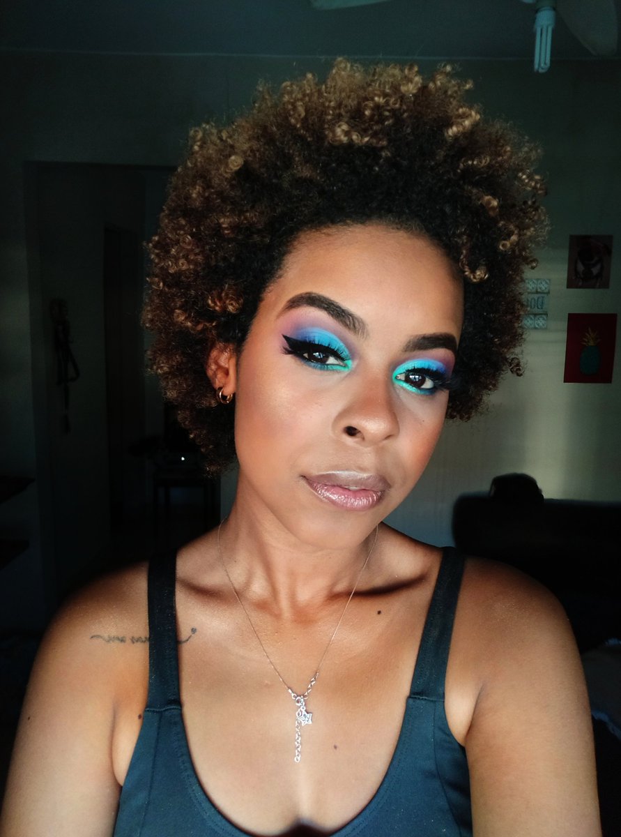 mcpr_'s tweet photo. Vamos de azul 💙 Insta: https://t.co/CMQ9ePNMvp
#pelenegra #makeazul #iluminacao #color #maquiagemx #crespo #quarentena #colorfulmakeup #maquiagemparapelenegra #somosmakeupp #maquiagemsaogoncalo #maquiagemniteroi #maquiadoresniteroi #maquiadoresriodejaneiro https://t.co/DPQ8WU9q8q
