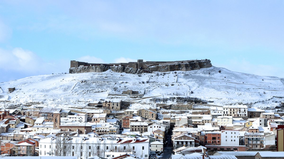 🏡🏥Cedrillas y otros siete pueblos de esa zona de Teruel registran, de momento, cero contagios por coronavirus. La clave, la recomendación del centro de salud de la zona de blindarse una semana antes de que lo hiciera el resto de España. 

<a href="/RTVEaragon/">RTVEAragón</a>

🔗rtve.es/a/5552572