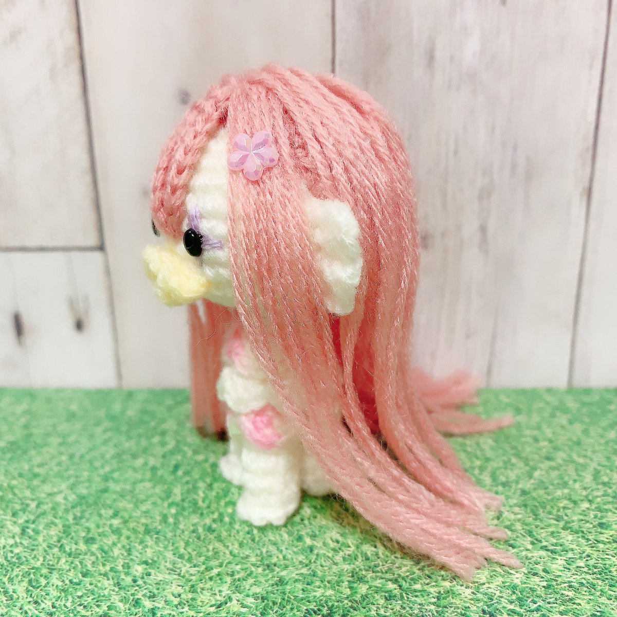 みさきち W على تويتر 桜アマビエ様ver 2ができました W こちらはお顔が白色で鱗が前より大きくなってます あと 髪の毛の植毛方法を変えてサラサラ感アップ ｗ Amidollplanet あみプラ あみぐるみ