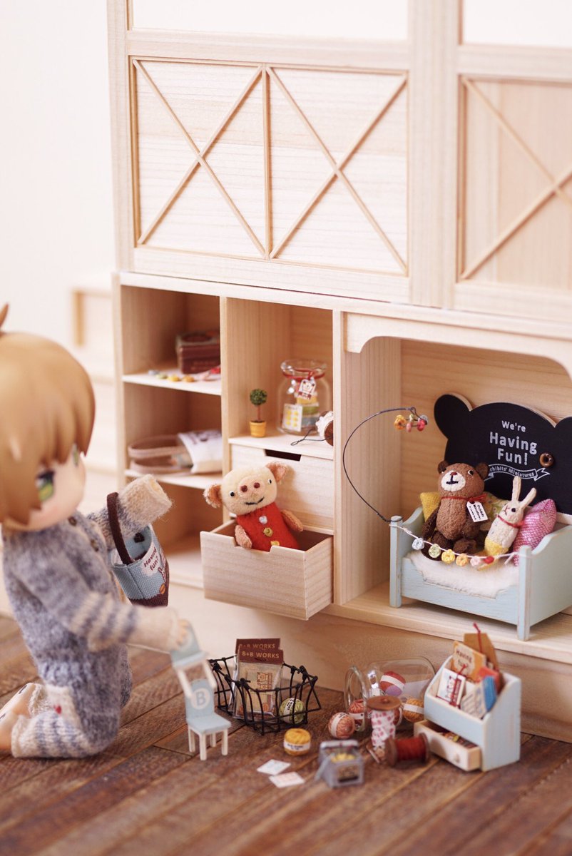 棚部分とか抽斗とかこんな感じで。 一旦小物並べて→遊んでみる