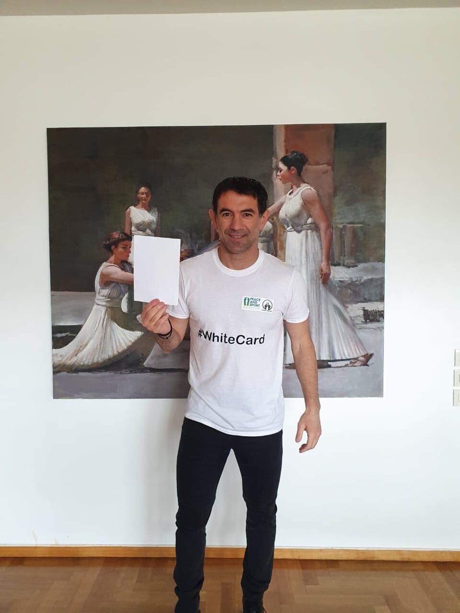 Our Ambassador Giorgos Karagounis is also celebrating the <a href="/IDSDP/">IDSDP</a> by raising his #WhiteCard, where is yours?
#bepartofwhatmatters #wecandoitalltogether
