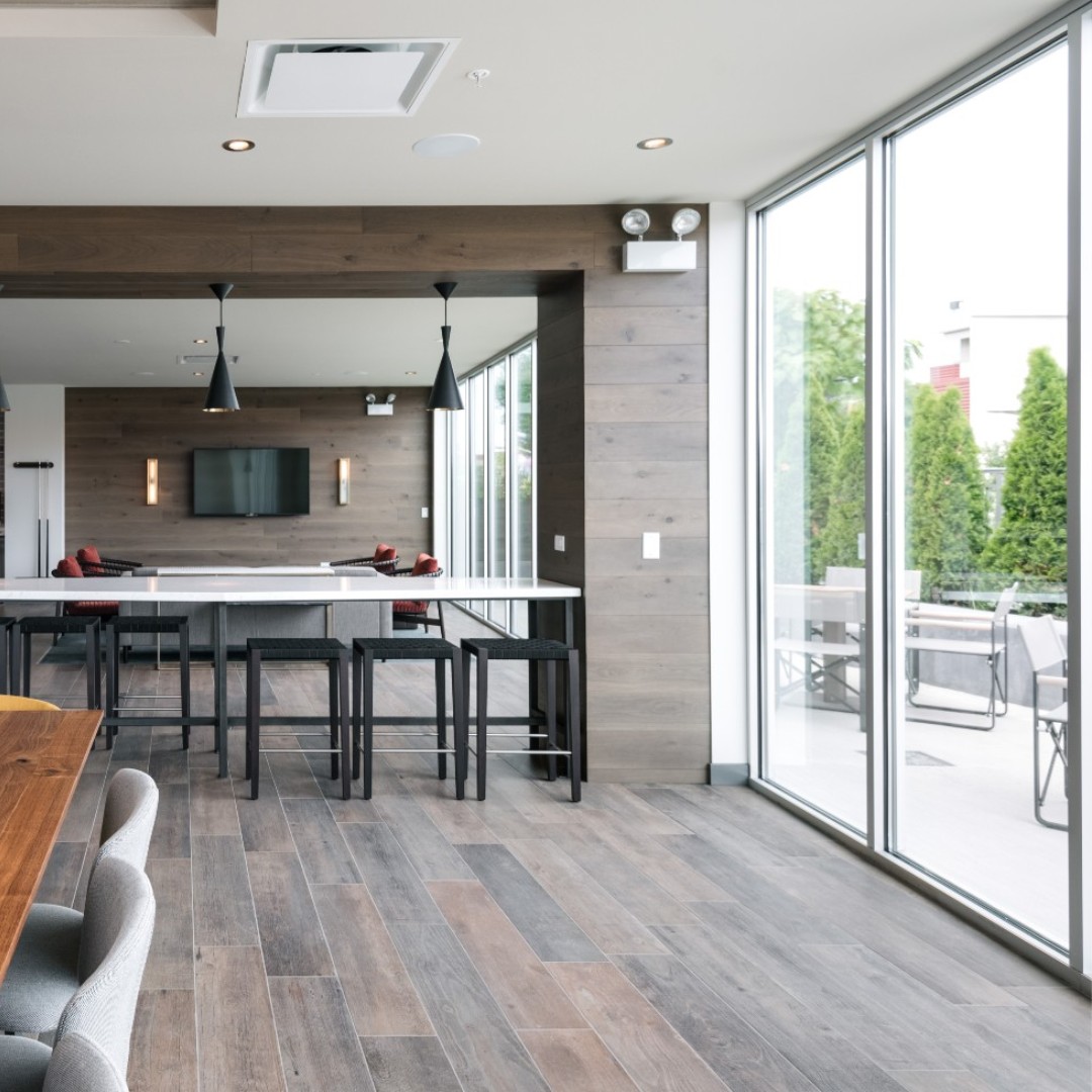 606_blue's tweet photo. Get the most out of your Chicago experience with an apartment that’s as beautiful as our city!

Each of our units are complete with pearl quartz countertops, stainless-steel Whirlpool appliances, and Balterio gray-tone plank flooring – a life of luxury starts here with us. https://t.co/8RUp69Kq2Q