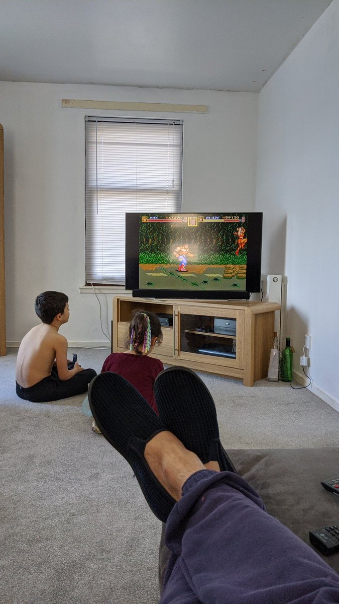 keithpillage's tweet photo. Teaching the kids about old school gaming #streetsofrage2 #paperboy #alexthekid https://t.co/hTzRe8Bli3