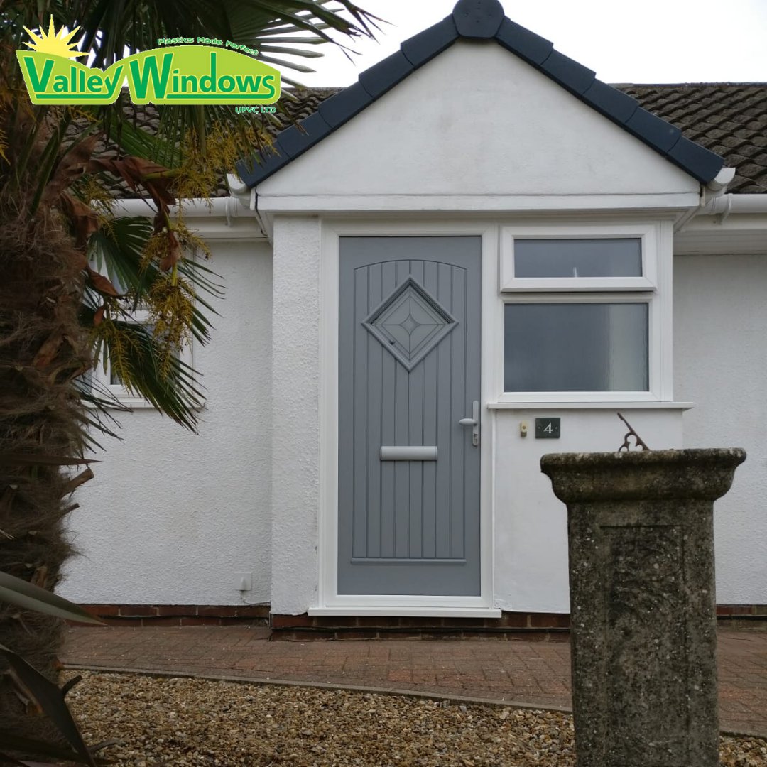 ValleyUPVC's tweet photo. Looking to up your home's kerb appeal?🏡 Our composite doors are the perfect way to perfect your home, simply get in touch to find out more📞 #windows #kerbappeal #homeimprovement https://t.co/cNp1aoS4WX