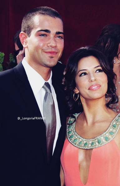 _LongoriaFRANCE's tweet photo. #picoftheday : @EvaLongoria &amp; @jessemetcalfe lors des Emmy Awards à Los Angeles le 18 Sept 2005. https://t.co/pAYIabRNdB