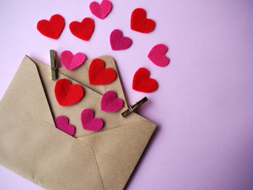 SeniorCareELC's tweet photo. 📬 e-CARDS - Brighten someone's day and send an eCard today! #TeamExceptional #LoveGetsIn #SpreadJoy https://t.co/efkom6UVfP https://t.co/b4TsLdRIdr