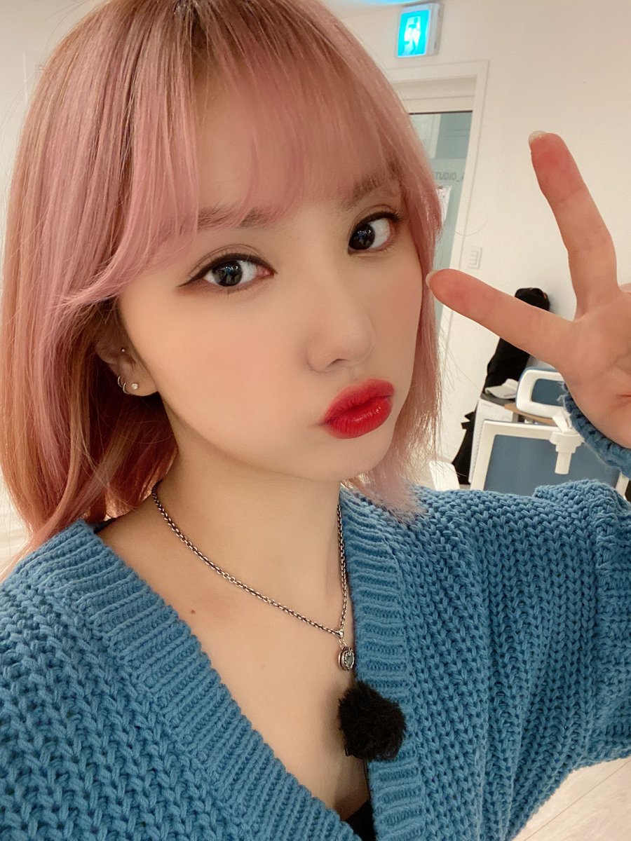 gfriend_germany's tweet photo. #gfriend #gfriendupdate #gfriendcomeback #gfriendweverse #gfriendnews #gfriendyuju #gfriendeunha #gfriendyerin #gfriendumji #gfriendsowon #gfriendbuddy #gfriendgerman #gfriendgermany #gfriendjapanese #gfriendofficial #kpopupdate #bighit #sourcemusic
#回_LABYRINTH https://t.co/at4WEkxsQA