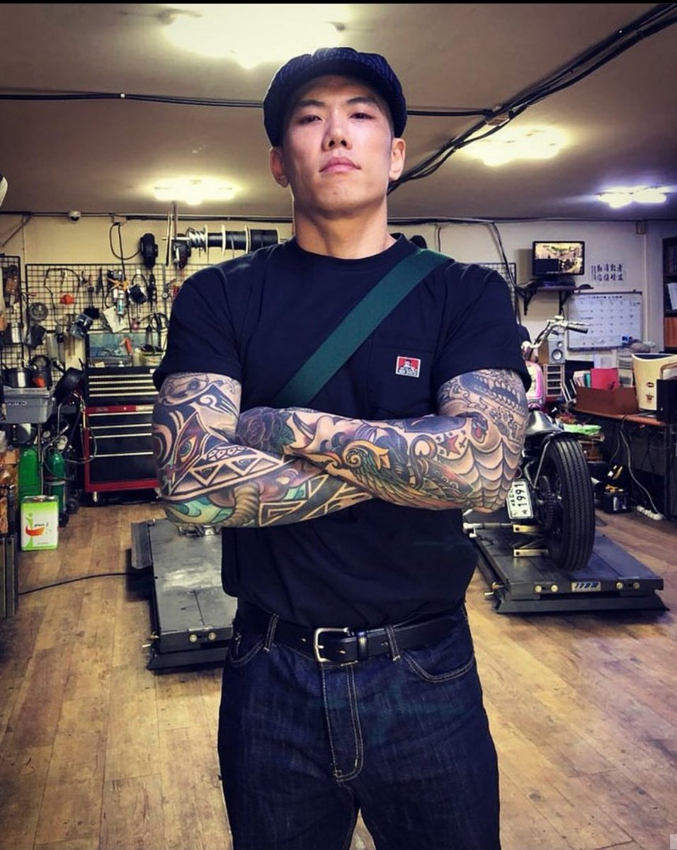 TheBetaWolf's tweet photo. DADDY WOO 😍😍😍
my new future ex husband y'all i s2g he is the finest human man I've ever laid eyes on.
#monsterwoo https://t.co/uEgC71CtAO