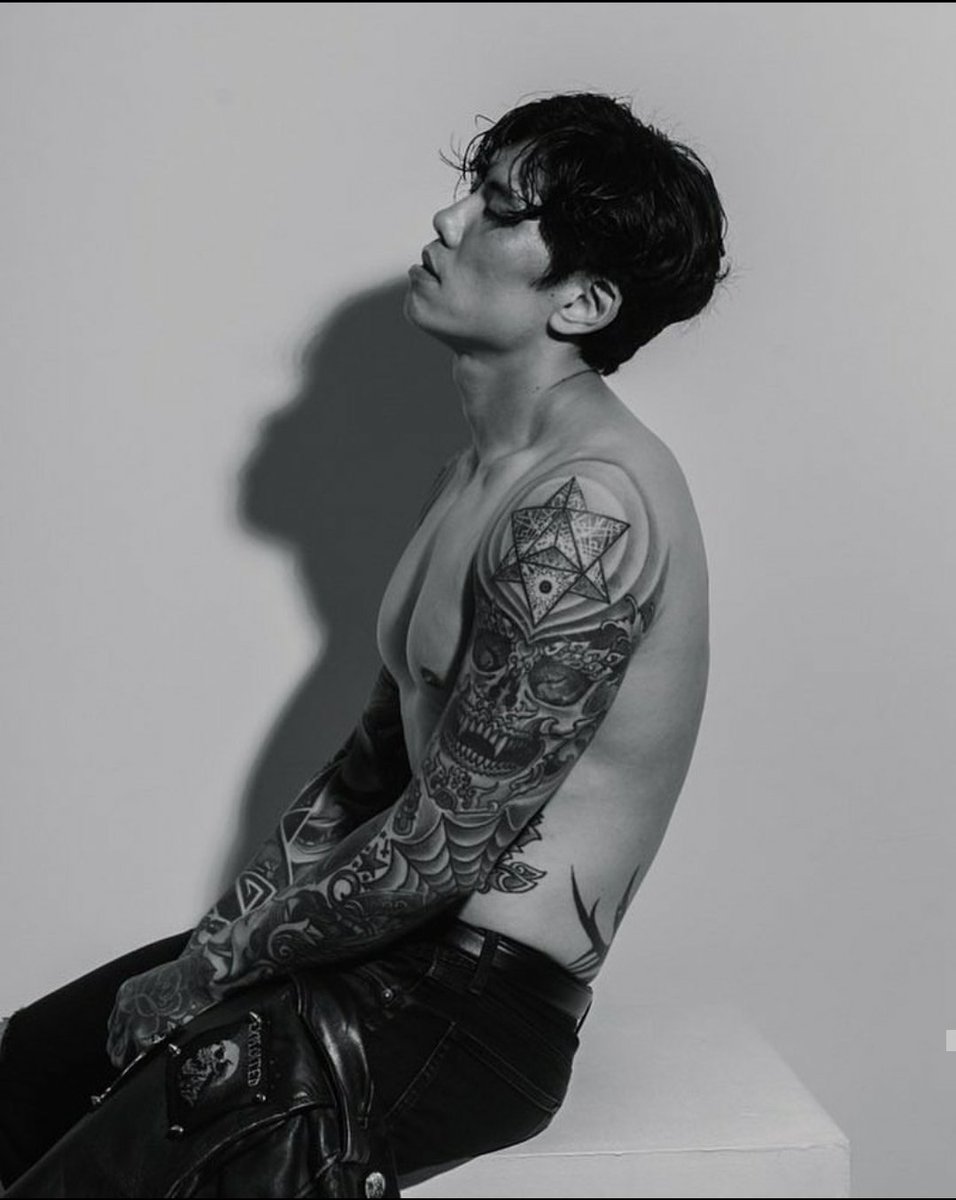 TheBetaWolf's tweet photo. DADDY WOO 😍😍😍
my new future ex husband y'all i s2g he is the finest human man I've ever laid eyes on.
#monsterwoo https://t.co/uEgC71CtAO