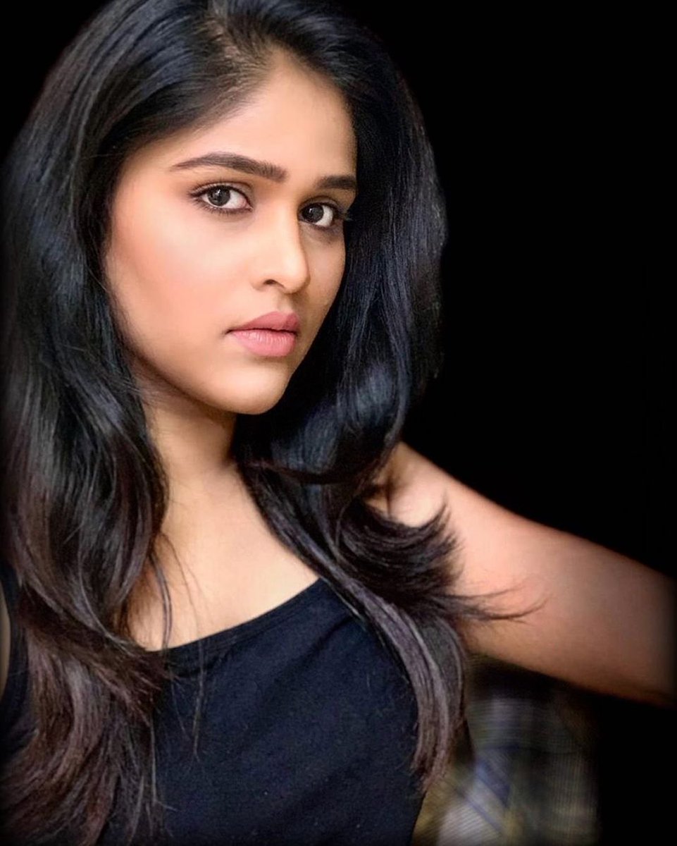Marathi_Celebs's tweet photo. Gorgeous Akshaya Deodhar ❤️
@Akshayadeodhar
#AkshayaDeodhar #PathakBai #Anjali #TujhyatJeevRangala #TJR #ZeeMarathi #MarathiActress #Black #MarathiCelebs .
.
--------------
.
For interesting entertainment updates, follow the page right now - @Marathi_Celebs . https://t.co/1YB3y7hSCC